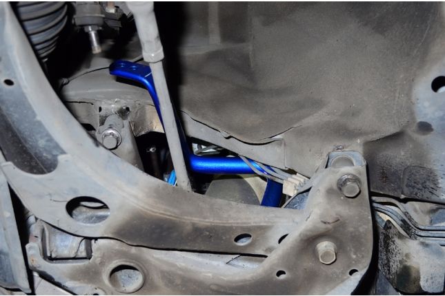 Hardrace – Esimine stabilisaatorivarras Mitsubishi Eclipse Crossile, Lancer Mirage'ile, Outlanderile