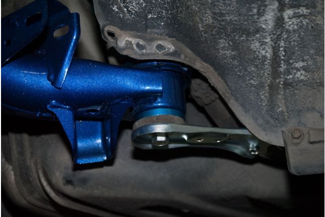 Hardrace - tagumise alusraami vibratsioonisummutusdetail Lexusele, Toyotale