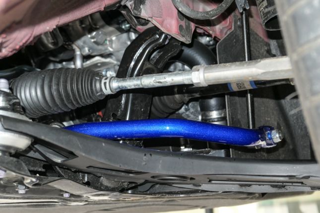 Hardrace - eesmine stabilisaator Toyota Yaris