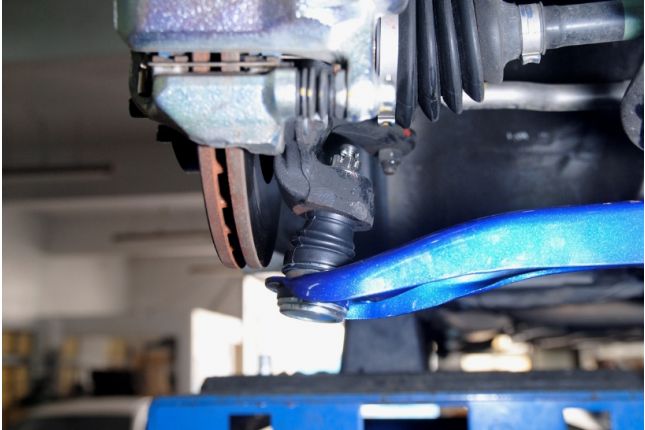 Hardrace - RC esi-alumine õõtshoob Honda Cityle, sobib