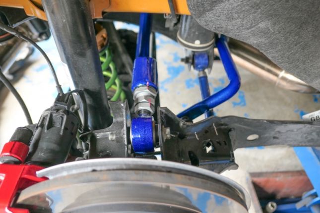 Hardrace - tagumise kaldenurga komplekt Ford Focus