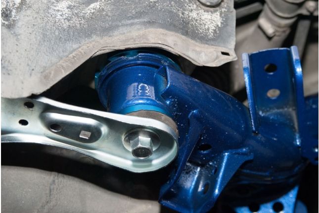 Hardrace - tagumise alusraami vibratsioonisummutusdetail Lexusele, Toyotale