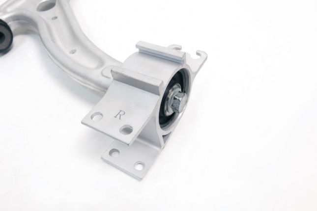 Hardrace - eesmine alumine õõtshoob Infiniti Q30, Mercedes-Benz A-klass, B-klass, Cla-klass