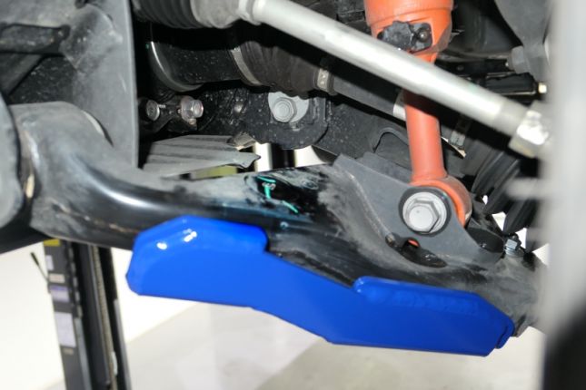 Hardrace - esi-alumine hoobade kaitse Toyota Fortunerile, Hiluxile